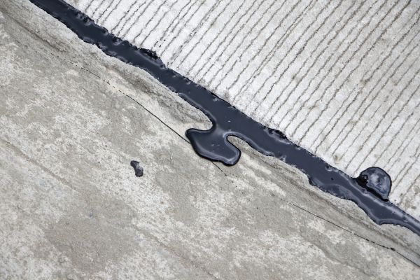 Pavement Crack Sealing in Benton