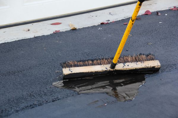 Road Sealing in Benton