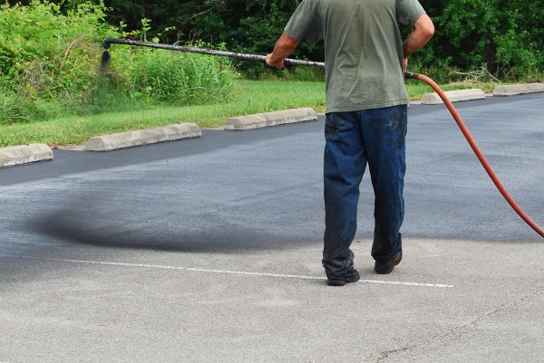 Lot Sealcoating in Benton